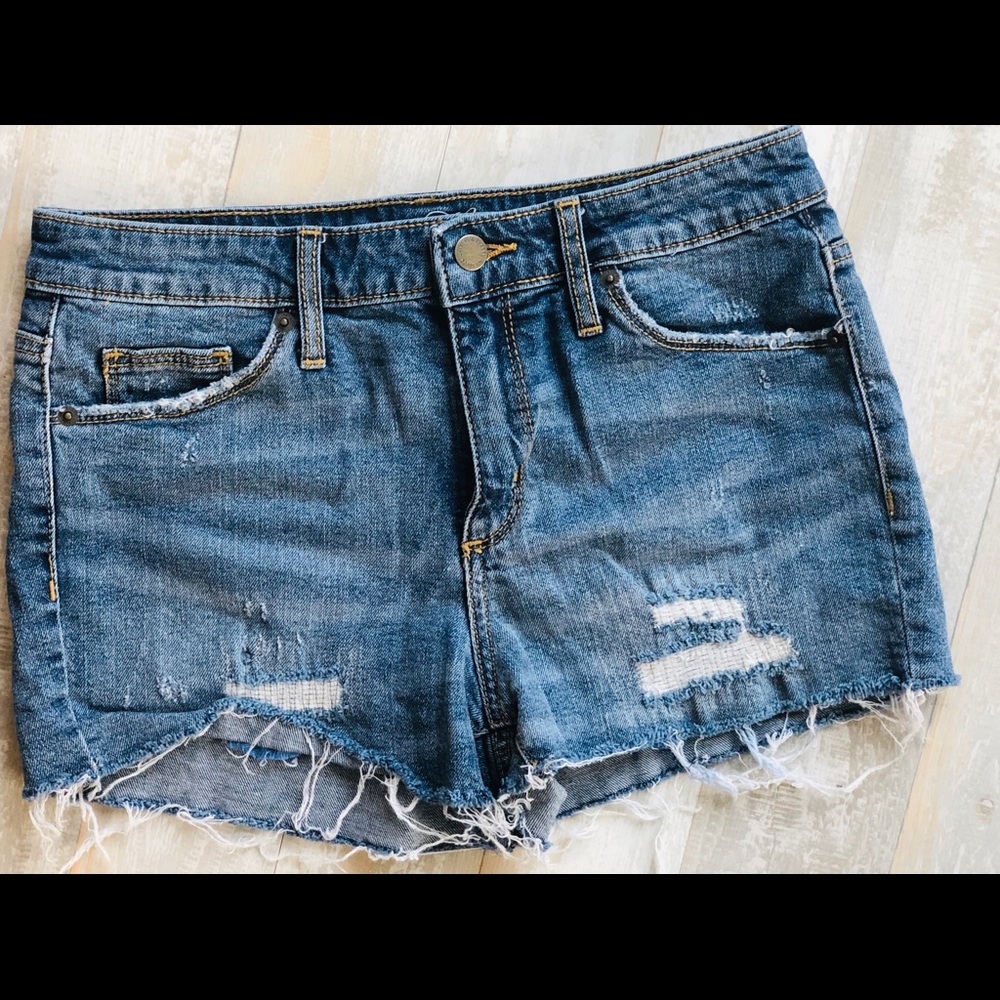 Universal Thread distressed shorts